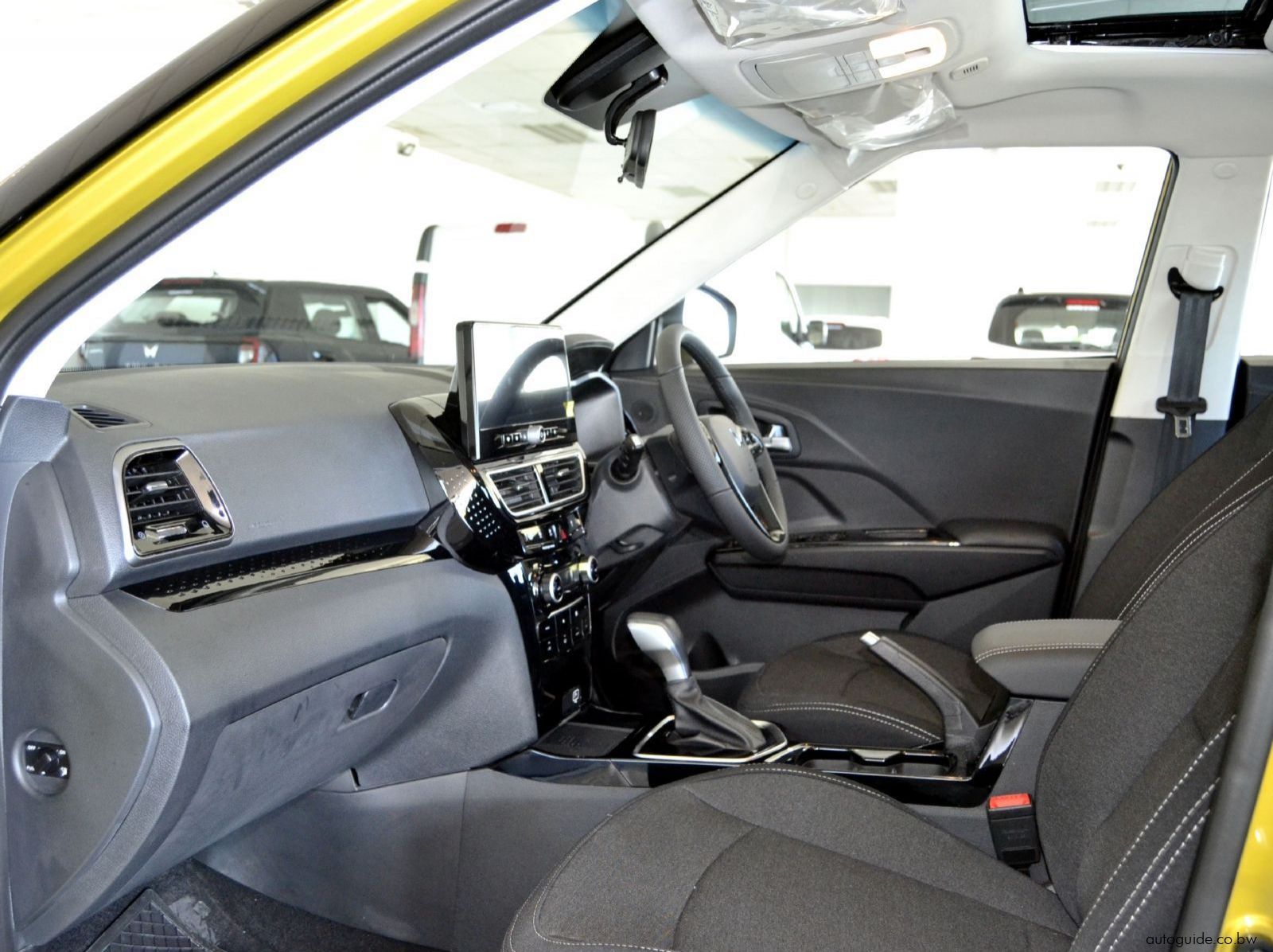 2025 Mahindra XUV 3XO A5 pictures