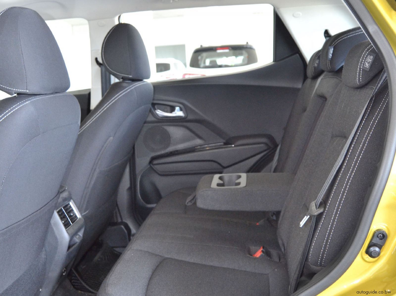 2025 Mahindra XUV 3XO A5 pictures