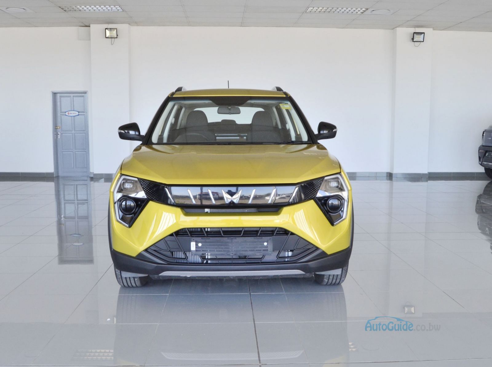 2025 Mahindra XUV 3XO A5 pictures