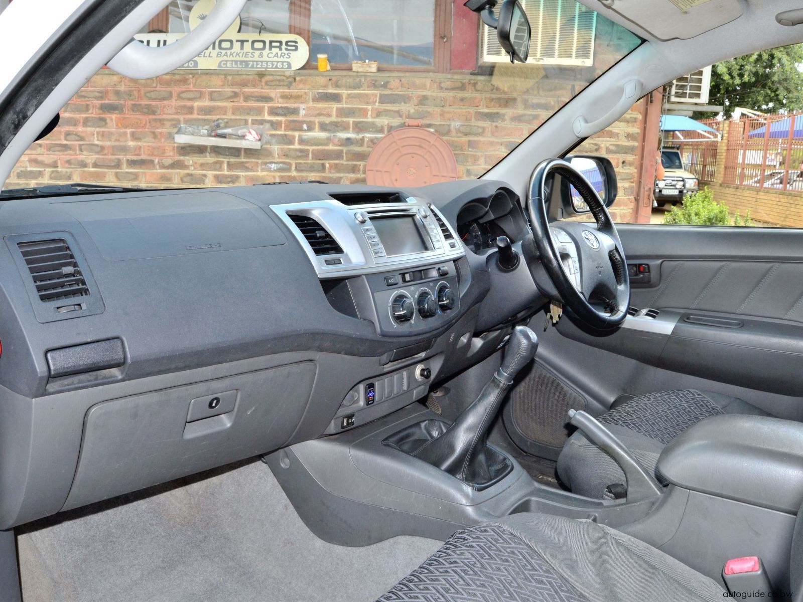 2011 Toyota Hilux vvti photo