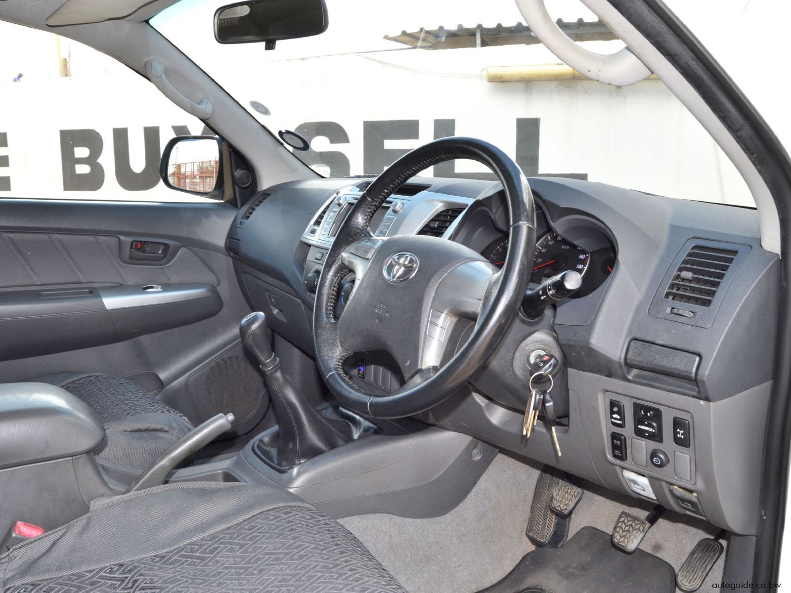 2011 Toyota Hilux vvti photo