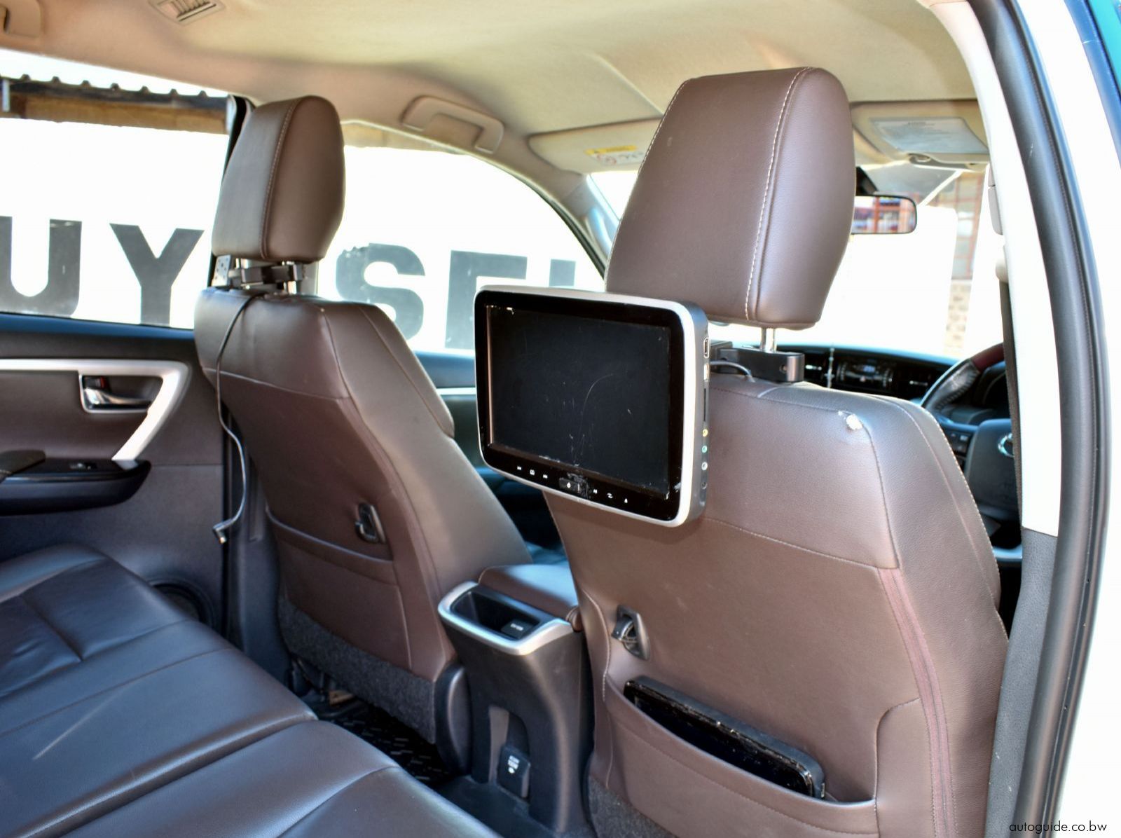 2018 Toyota Fortuner V6 pictures