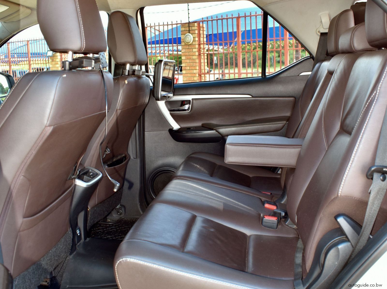 2018 Toyota Fortuner V6 pictures