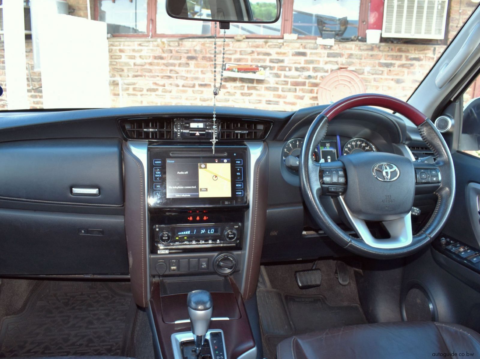 2018 Toyota Fortuner V6 pictures