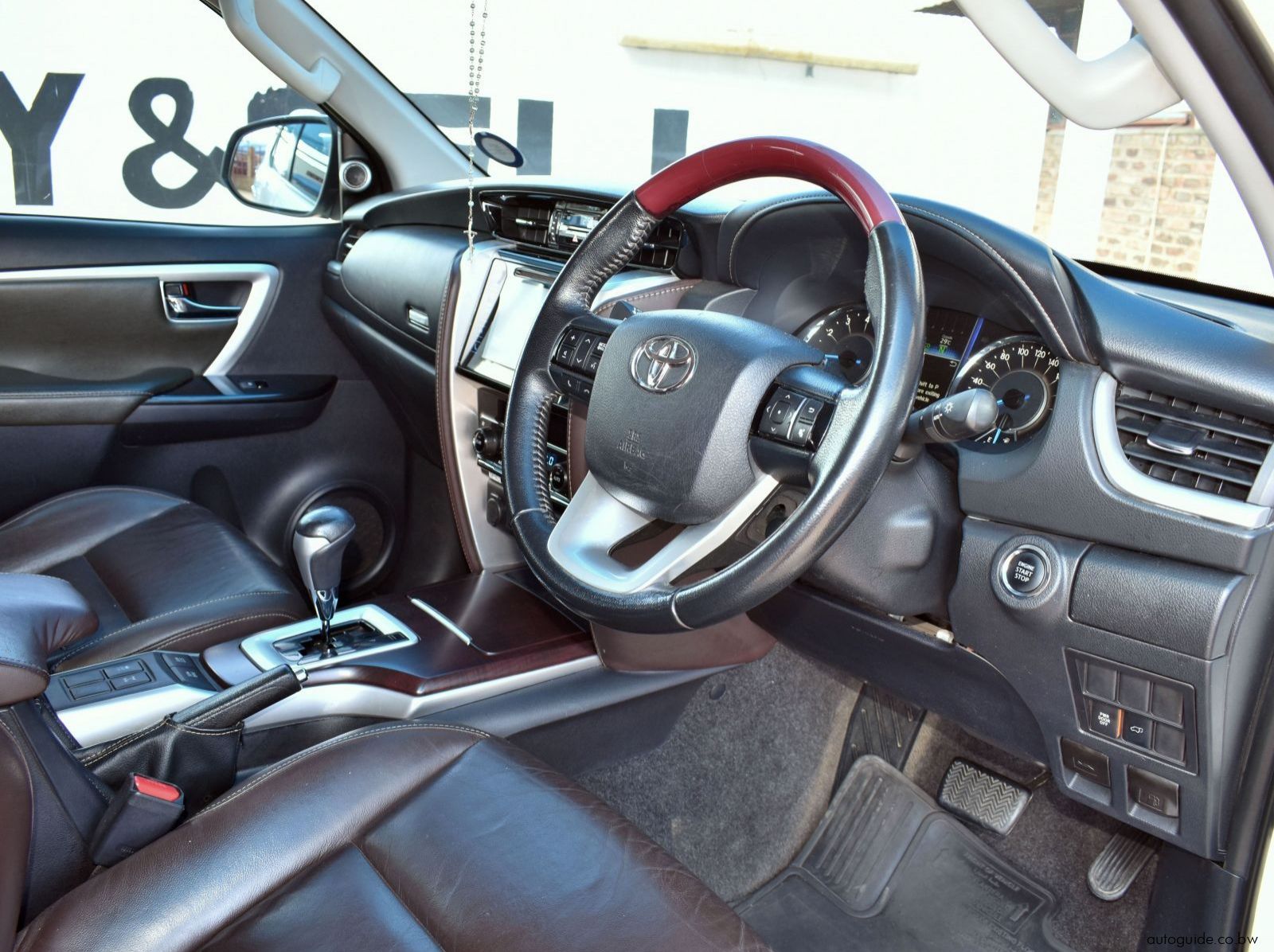 2018 Toyota Fortuner V6 pictures