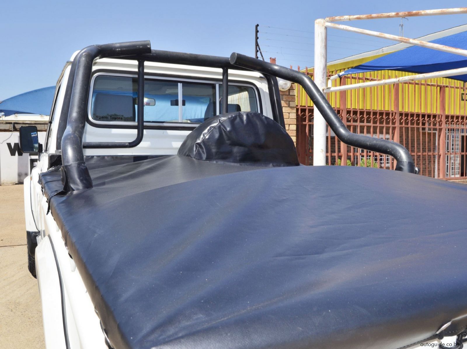 2014 Toyota Land Cruiser V6 pictures