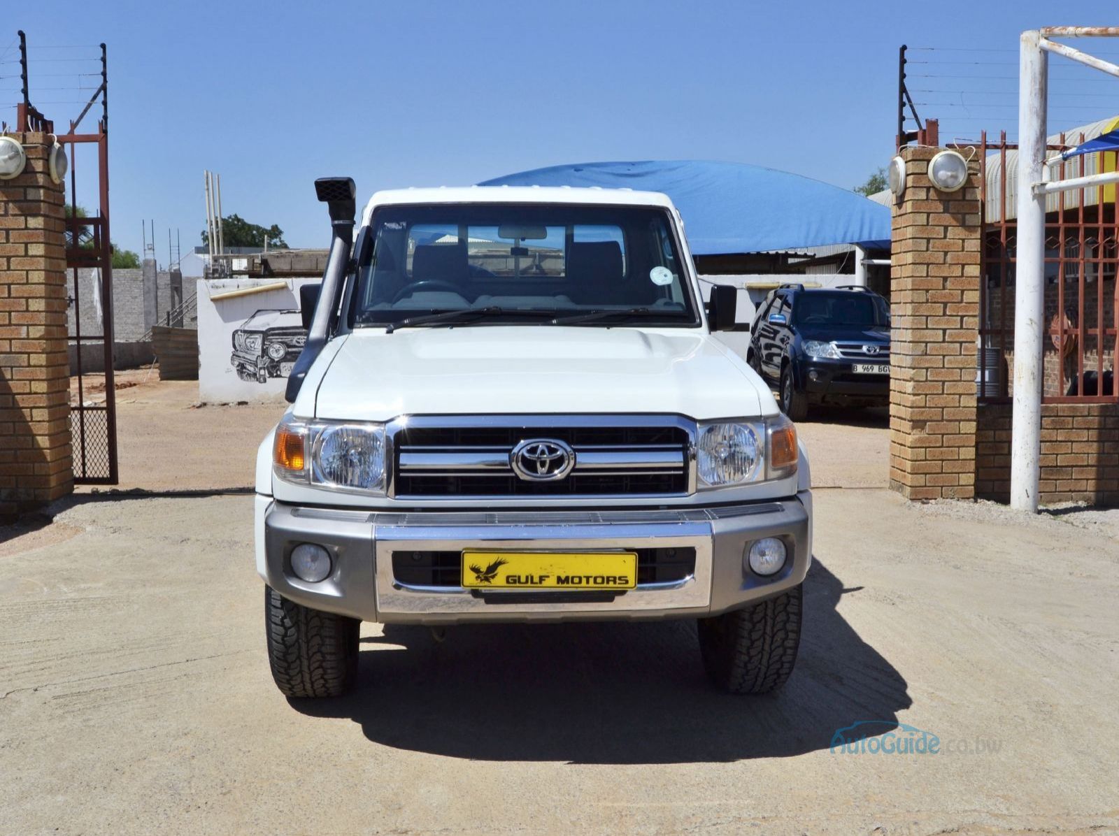 2014 Toyota Land Cruiser V6 pictures