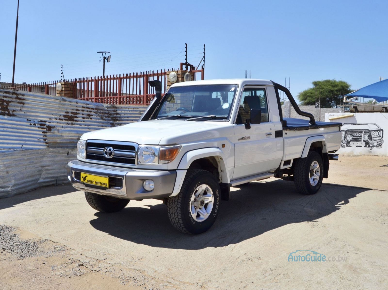 2014 Toyota Land Cruiser V6 pictures