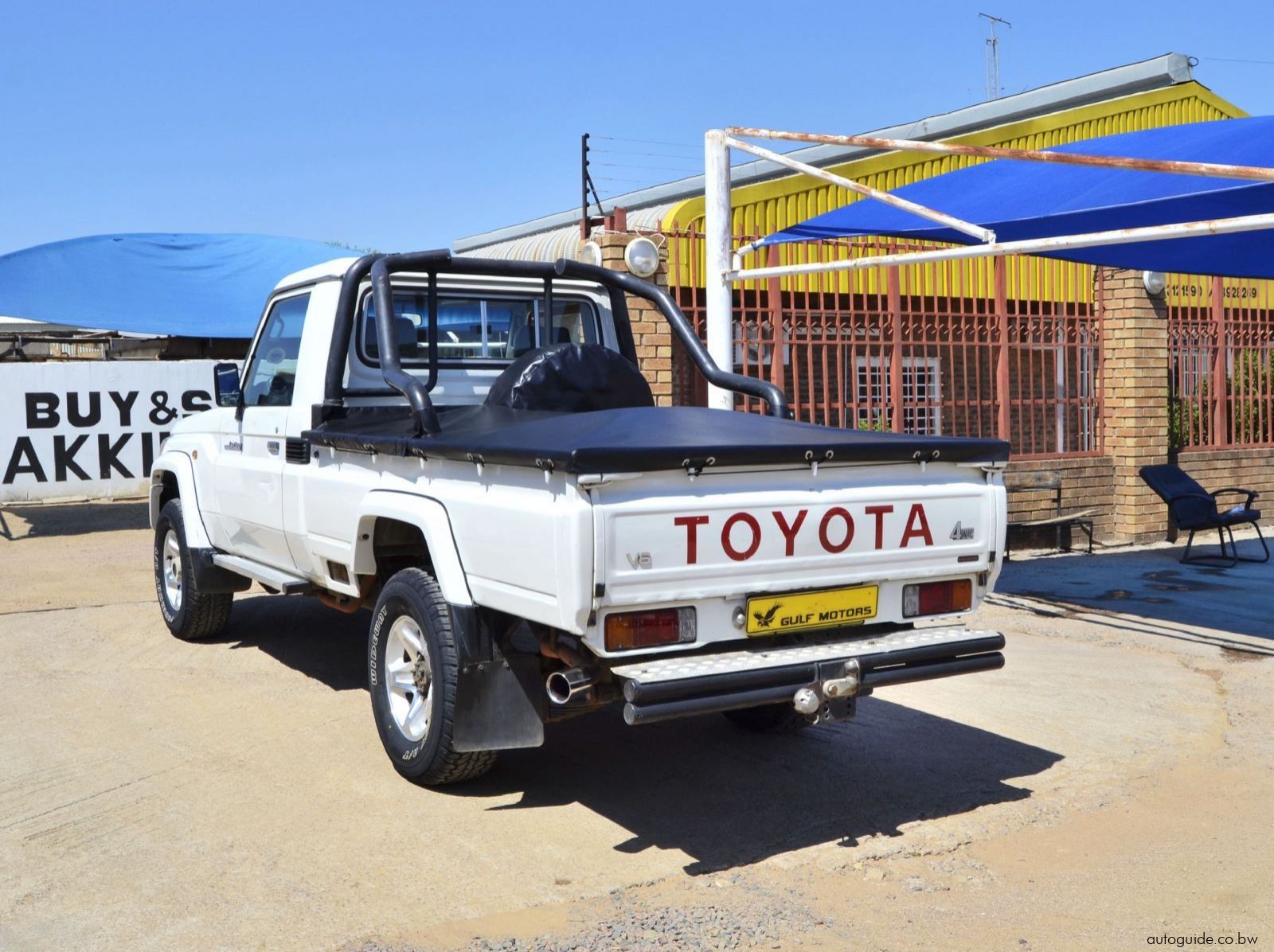 2014 Toyota Land Cruiser V6 pictures