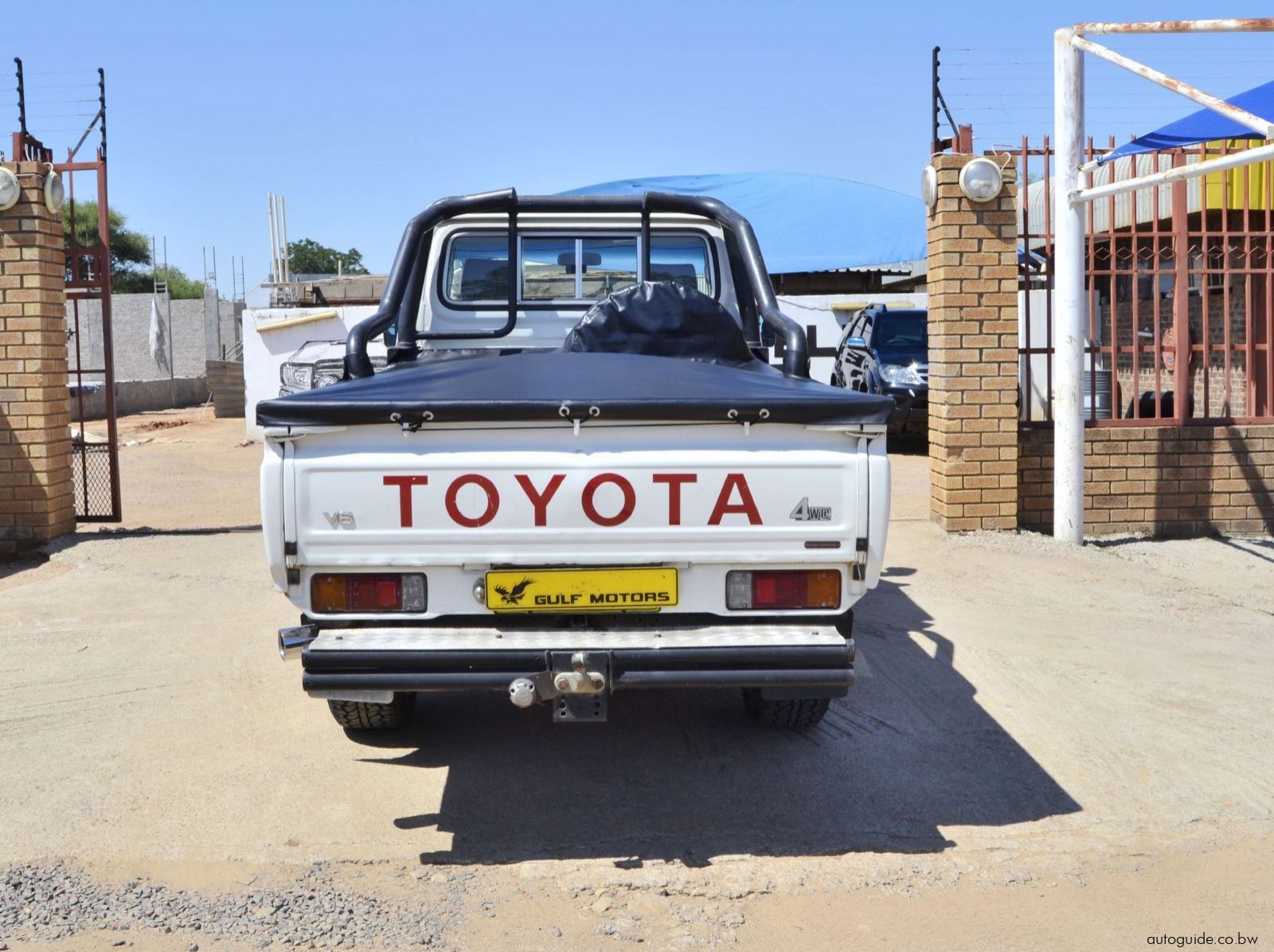 2014 Toyota Land Cruiser V6 pictures