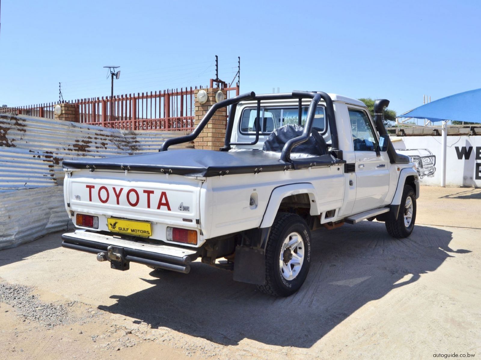 2014 Toyota Land Cruiser V6 pictures