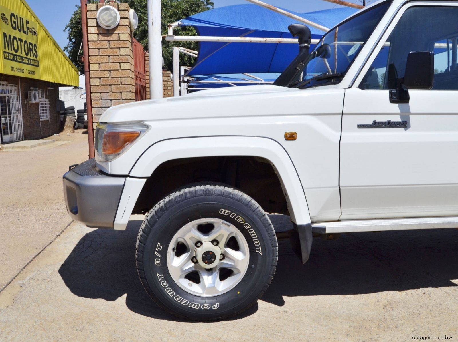 2014 Toyota Land Cruiser V6 pictures