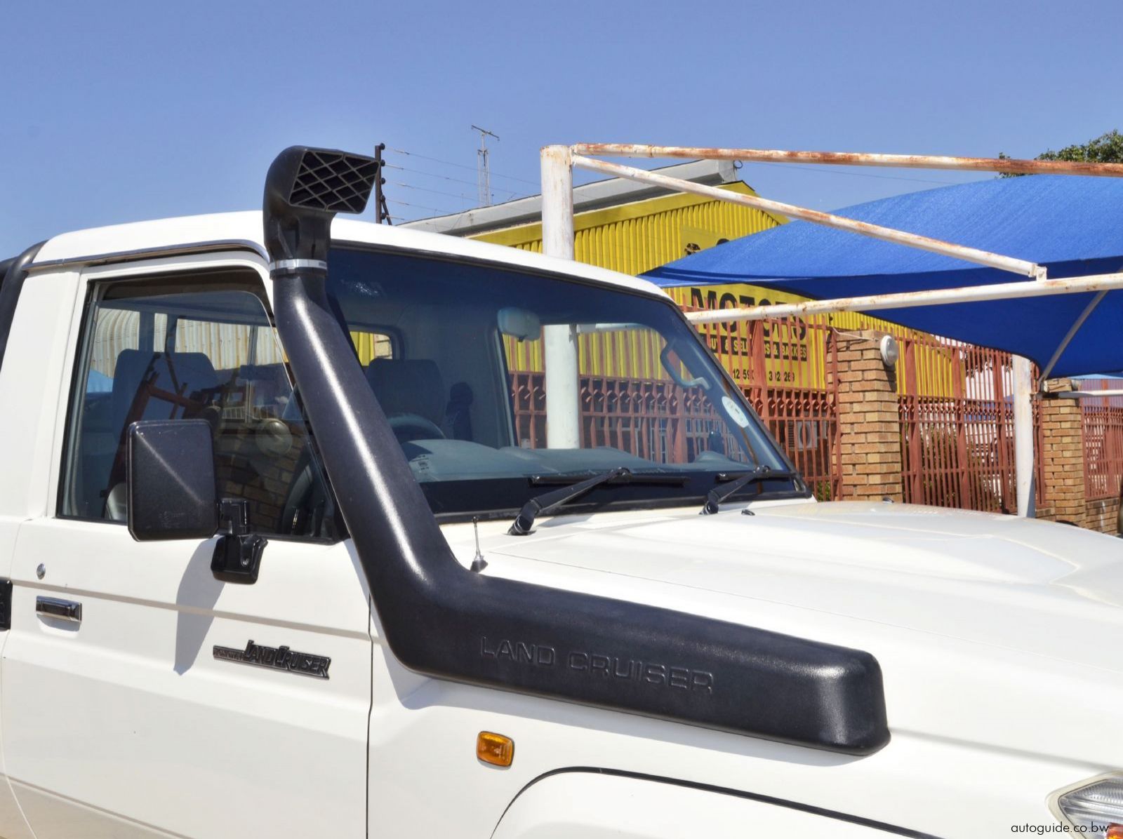 2014 Toyota Land Cruiser V6 pictures