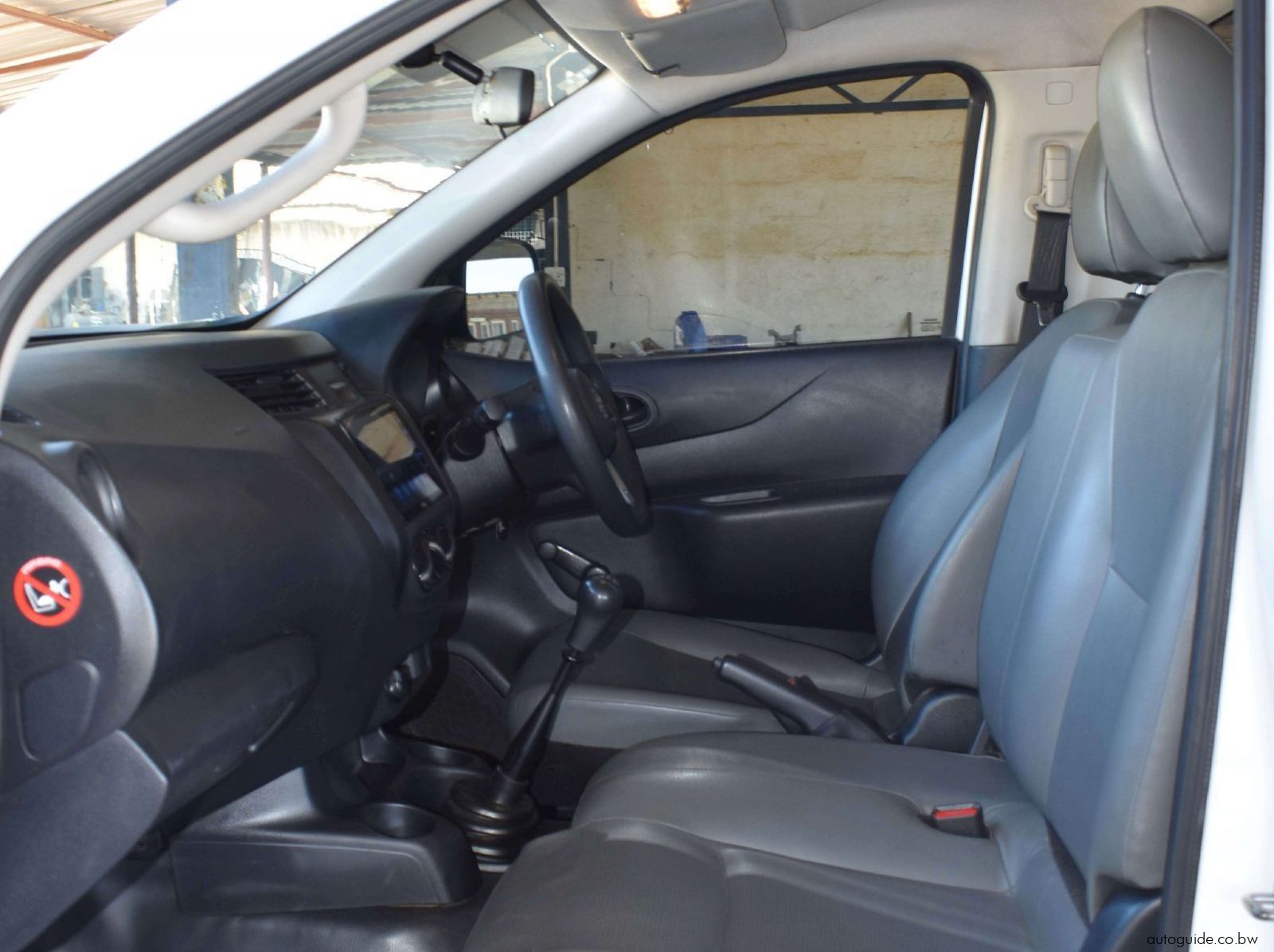 2021 Nissan Navara Baseline pictures