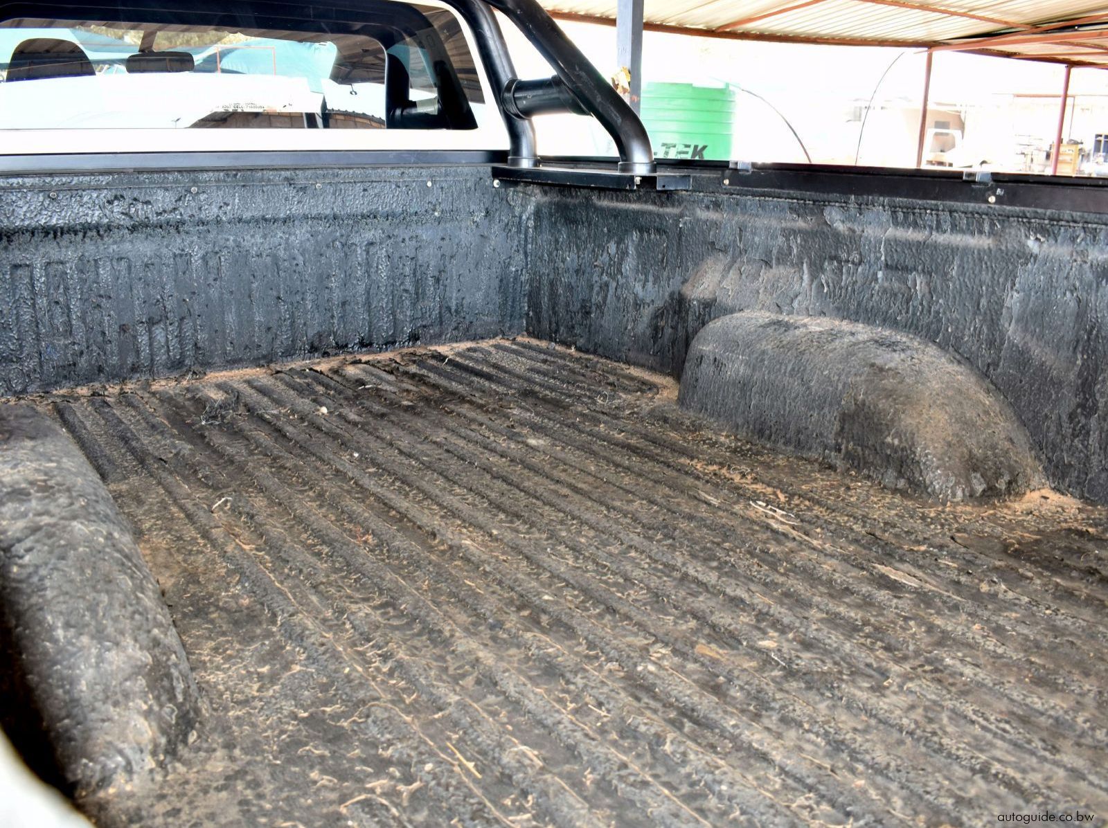 2021 Nissan Navara Baseline pictures