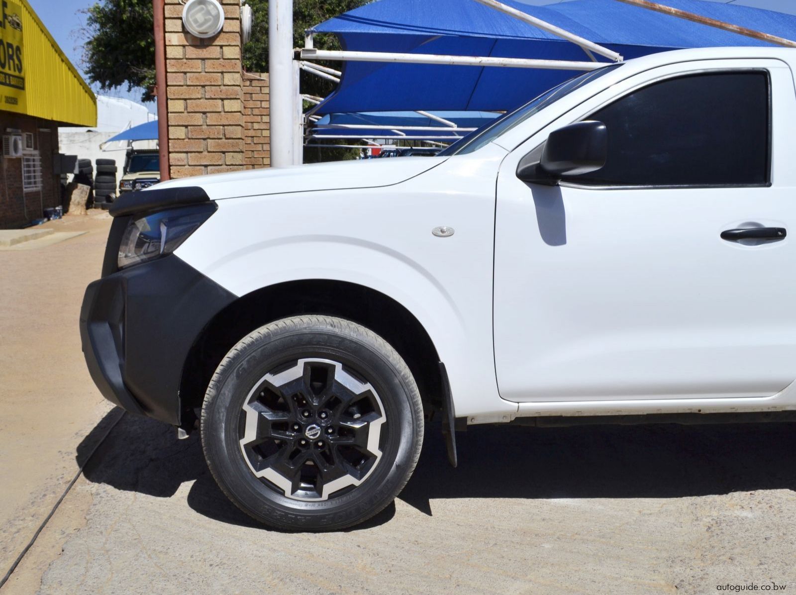 2021 Nissan Navara Baseline pictures