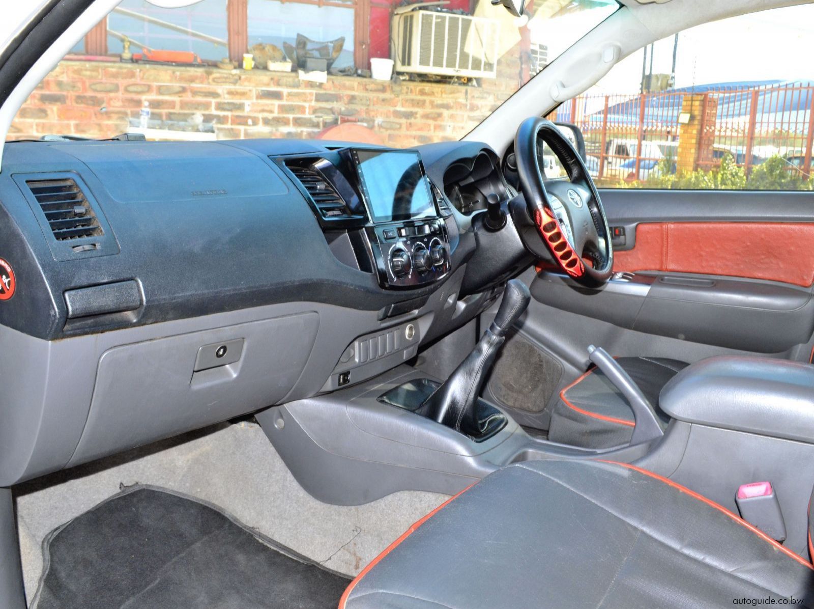 2013 Toyota Hilux vvti pictures