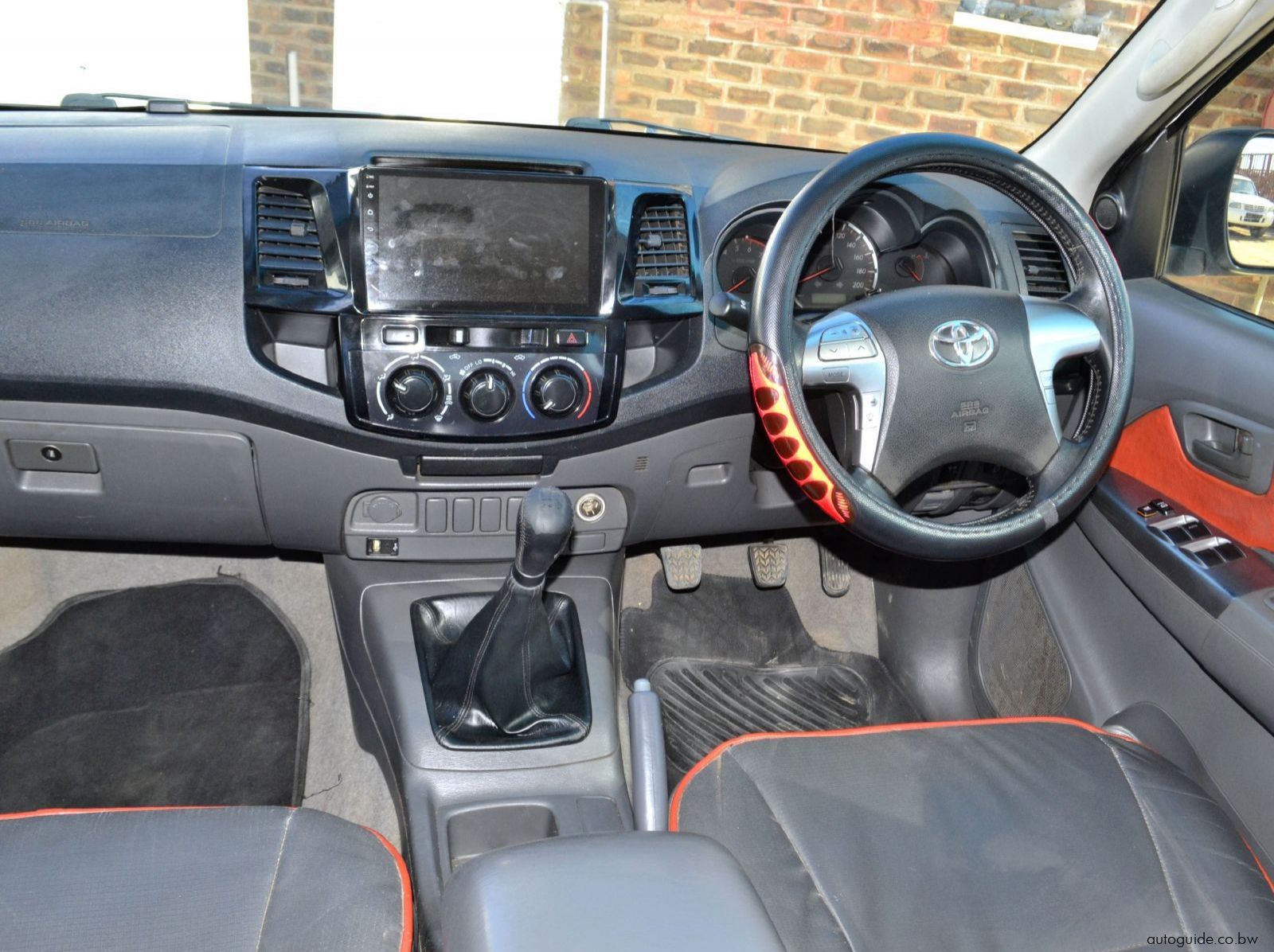 2013 Toyota Hilux vvti pictures