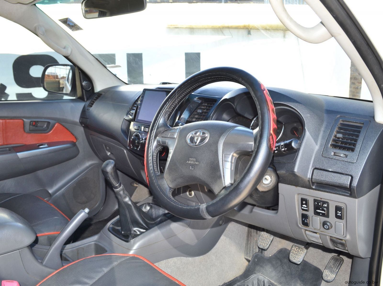 2013 Toyota Hilux vvti pictures
