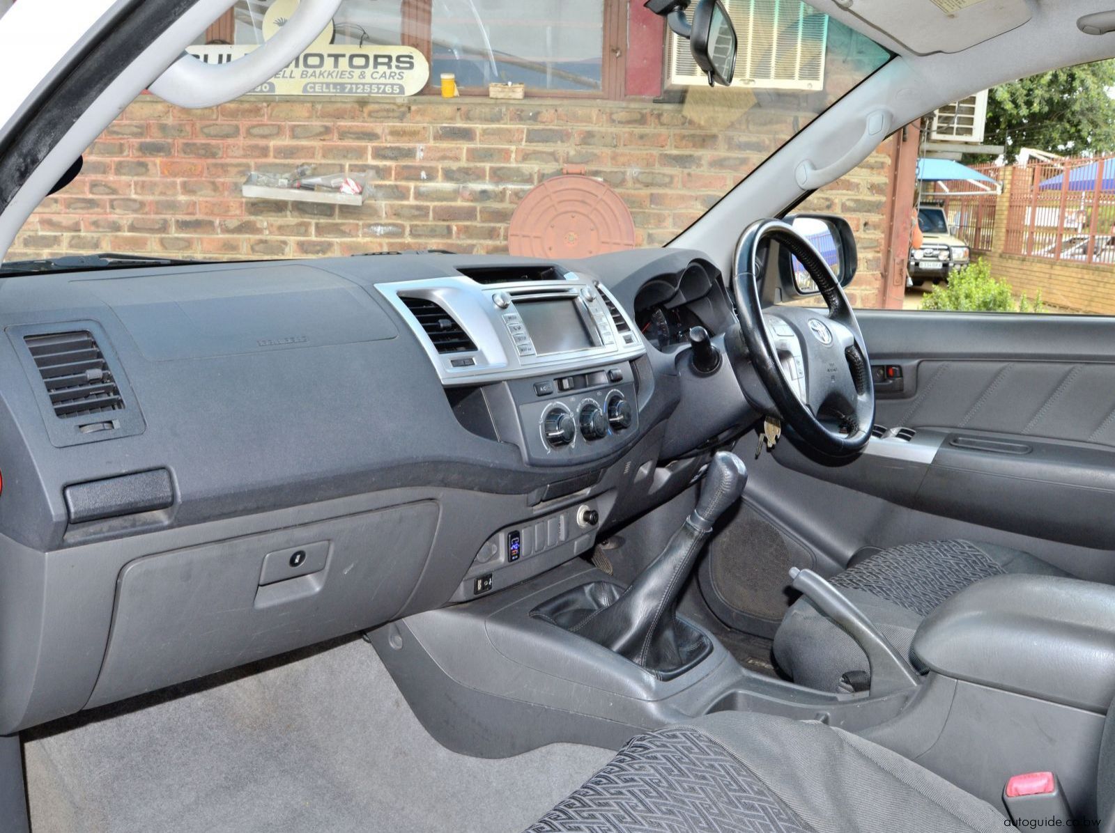 2011 Toyota Hilux vvti pictures