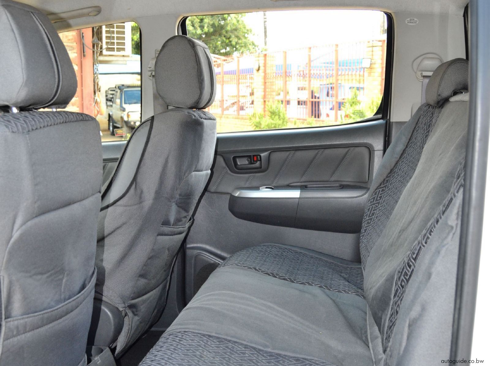 2011 Toyota Hilux vvti pictures