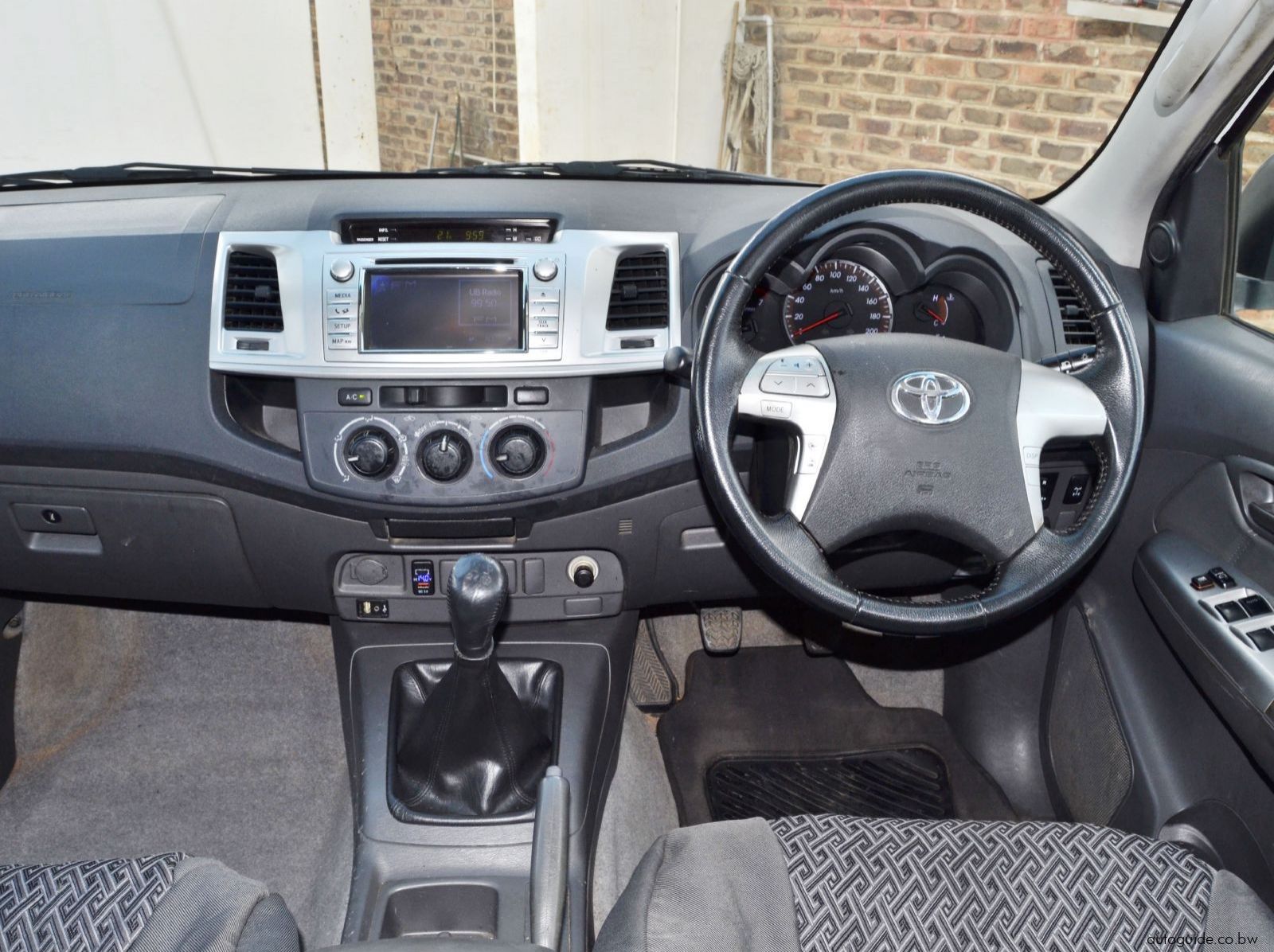 2011 Toyota Hilux vvti pictures
