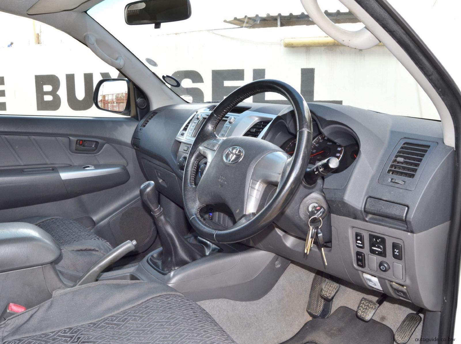 2011 Toyota Hilux vvti pictures