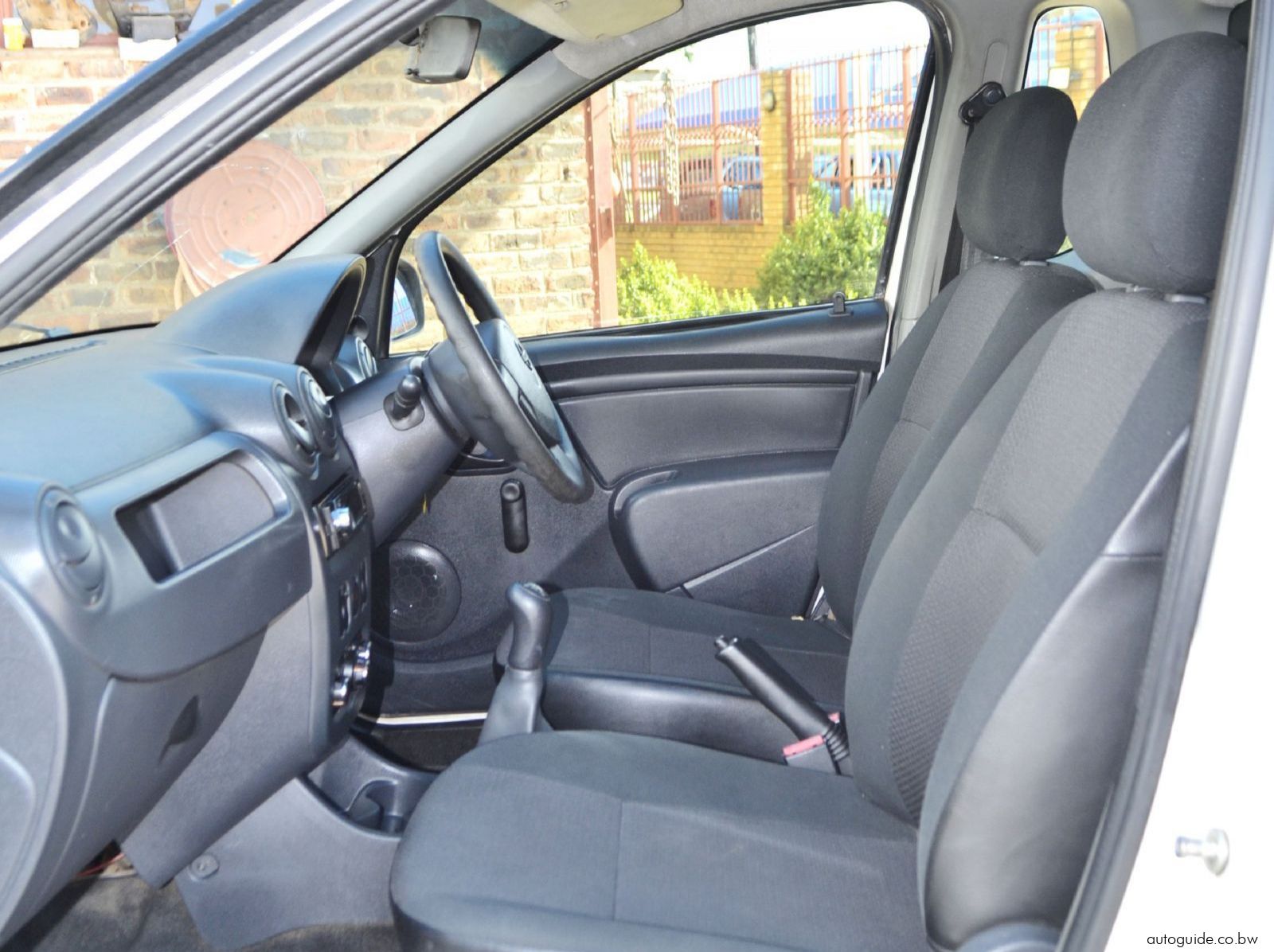 2019 Nissan NP200 pictures