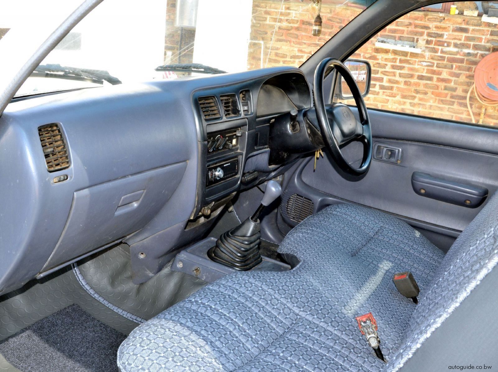 2002 Toyota Hilux  - 1RZ pictures