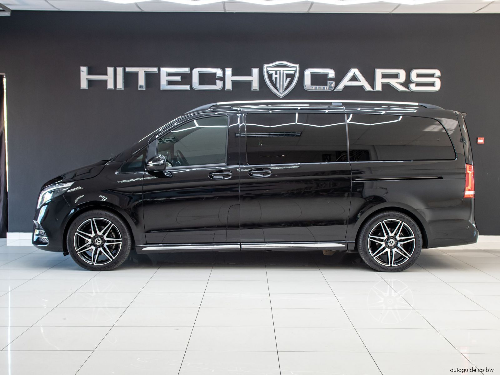 2023 Mercedes-Benz V300D photo