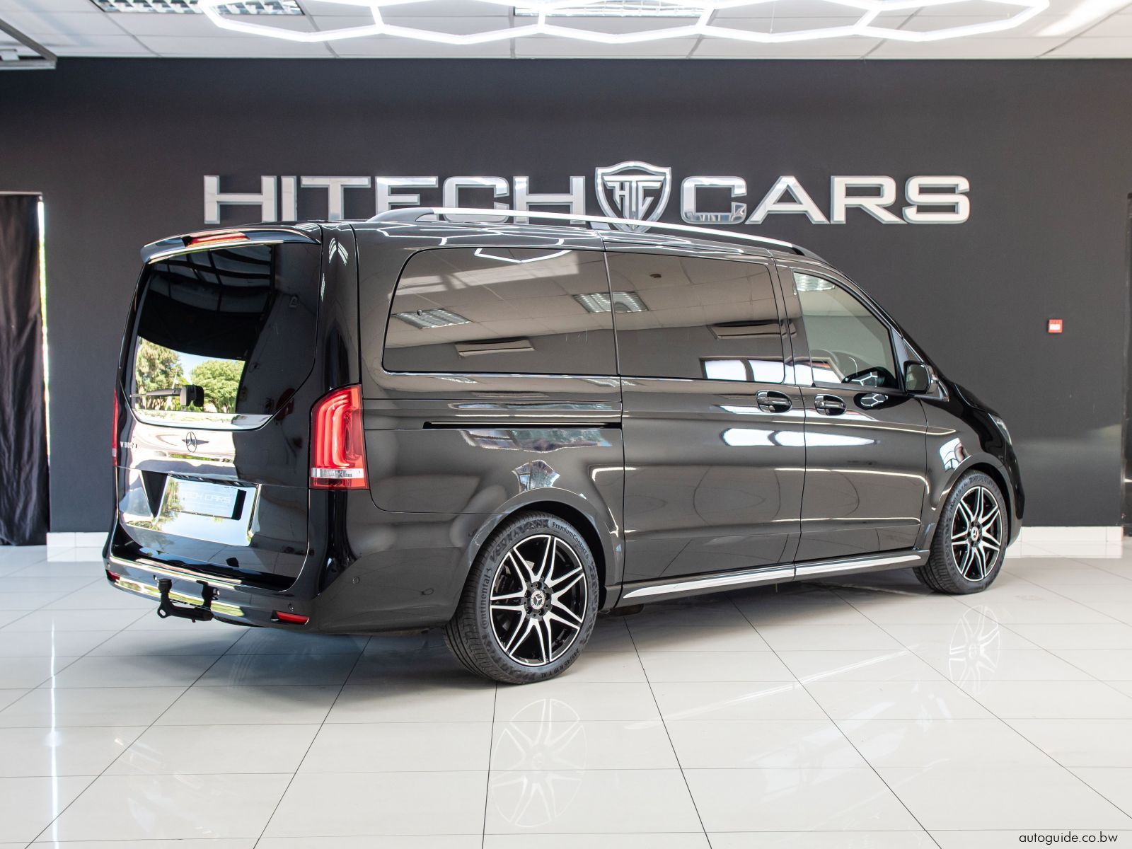 2023 Mercedes-Benz V300D photo