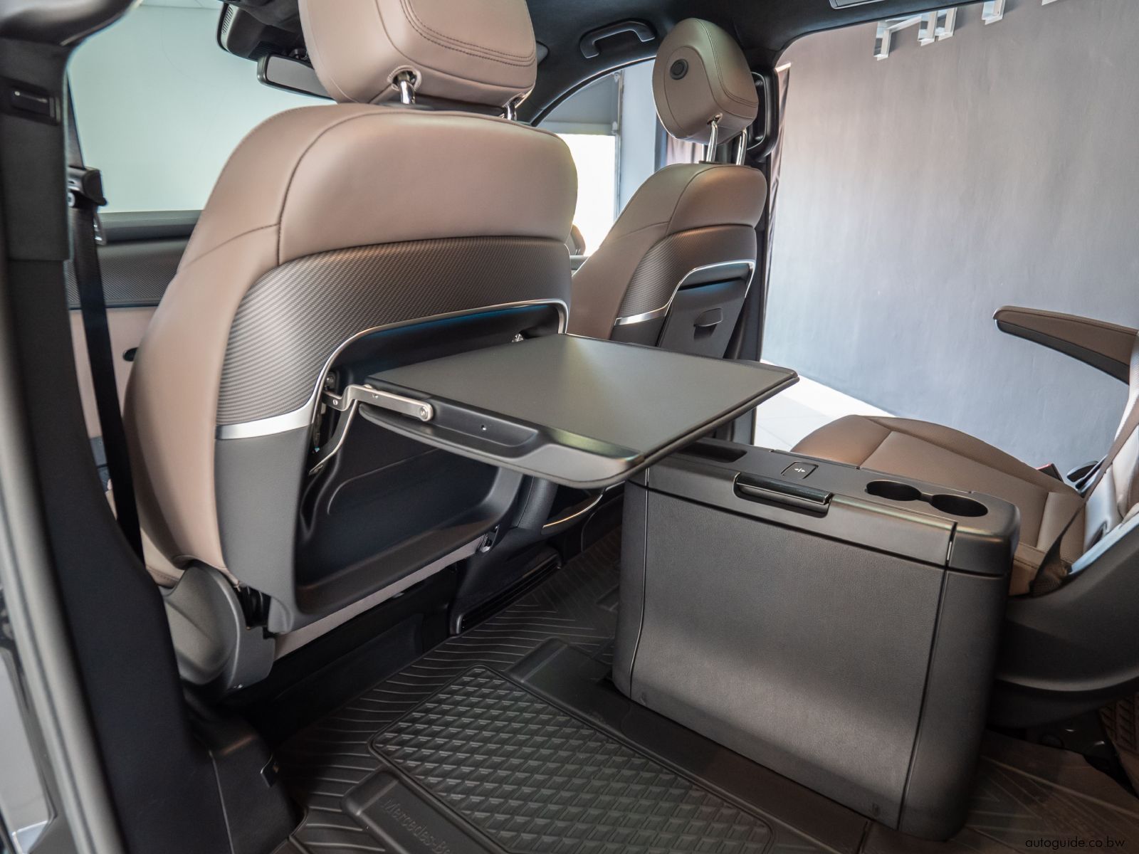 2023 Mercedes-Benz V300 D photo