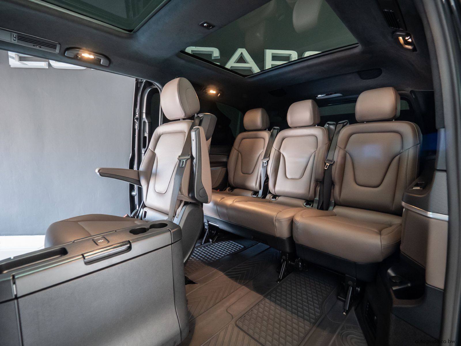 2023 Mercedes-Benz V300 D photo