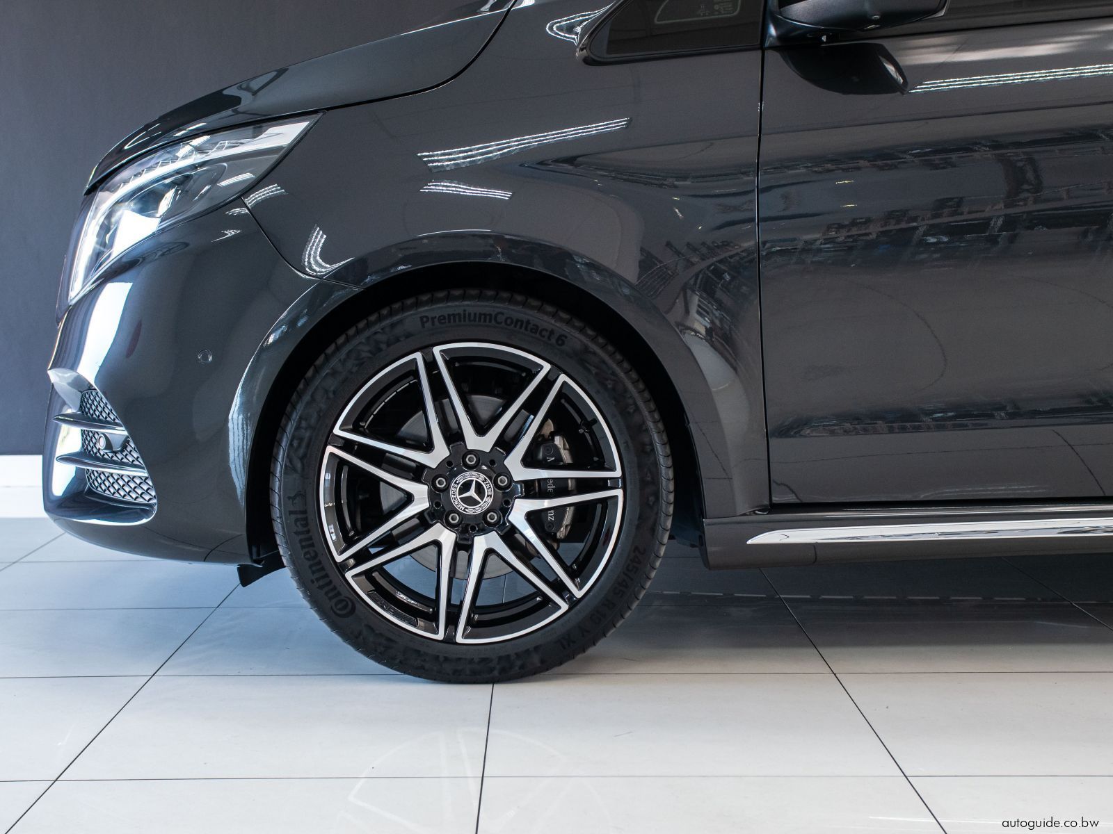 2023 Mercedes-Benz V300 D photo