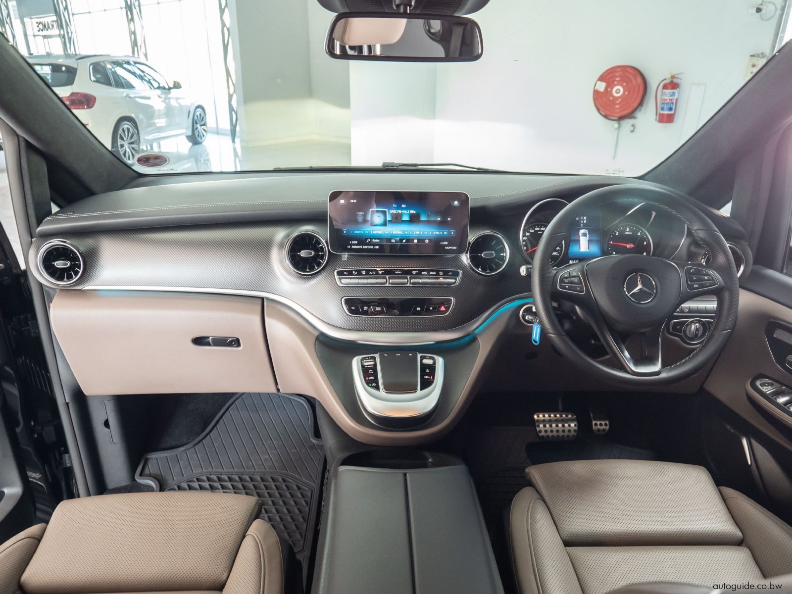 2023 Mercedes-Benz V300 D photo