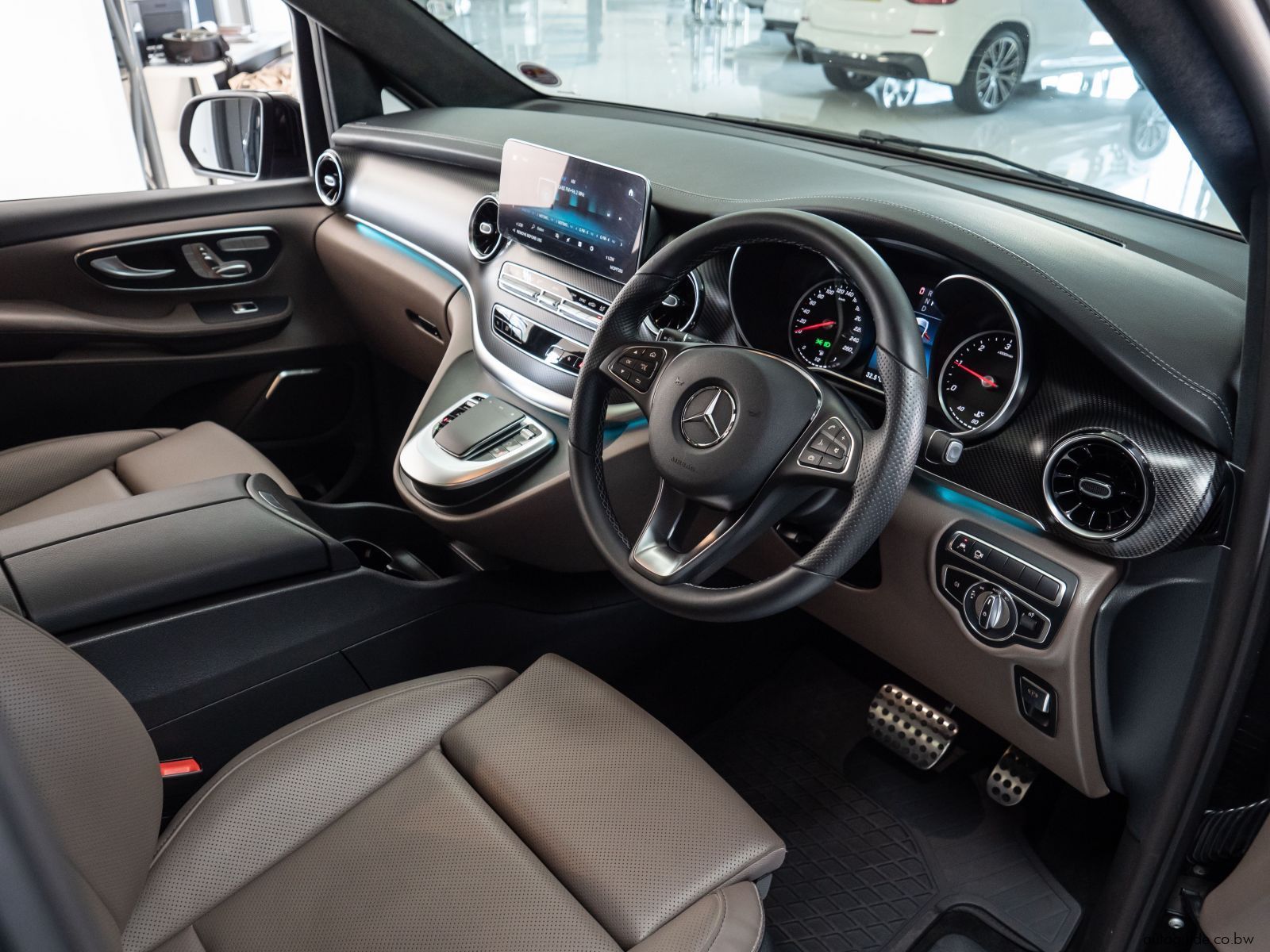 2023 Mercedes-Benz V300 D photo