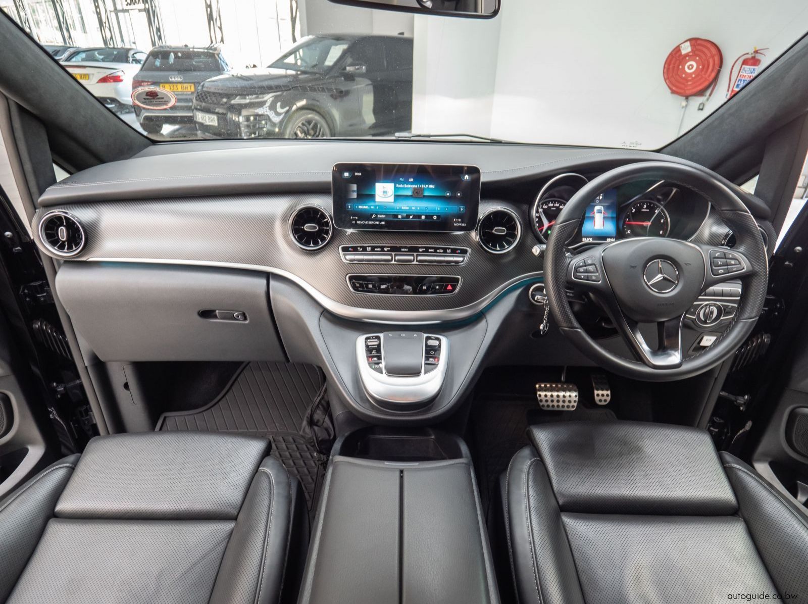 2023 Mercedes-Benz V300D pictures