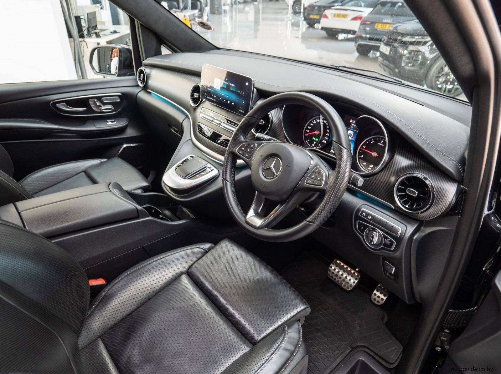 2023 Mercedes-Benz V300D pictures