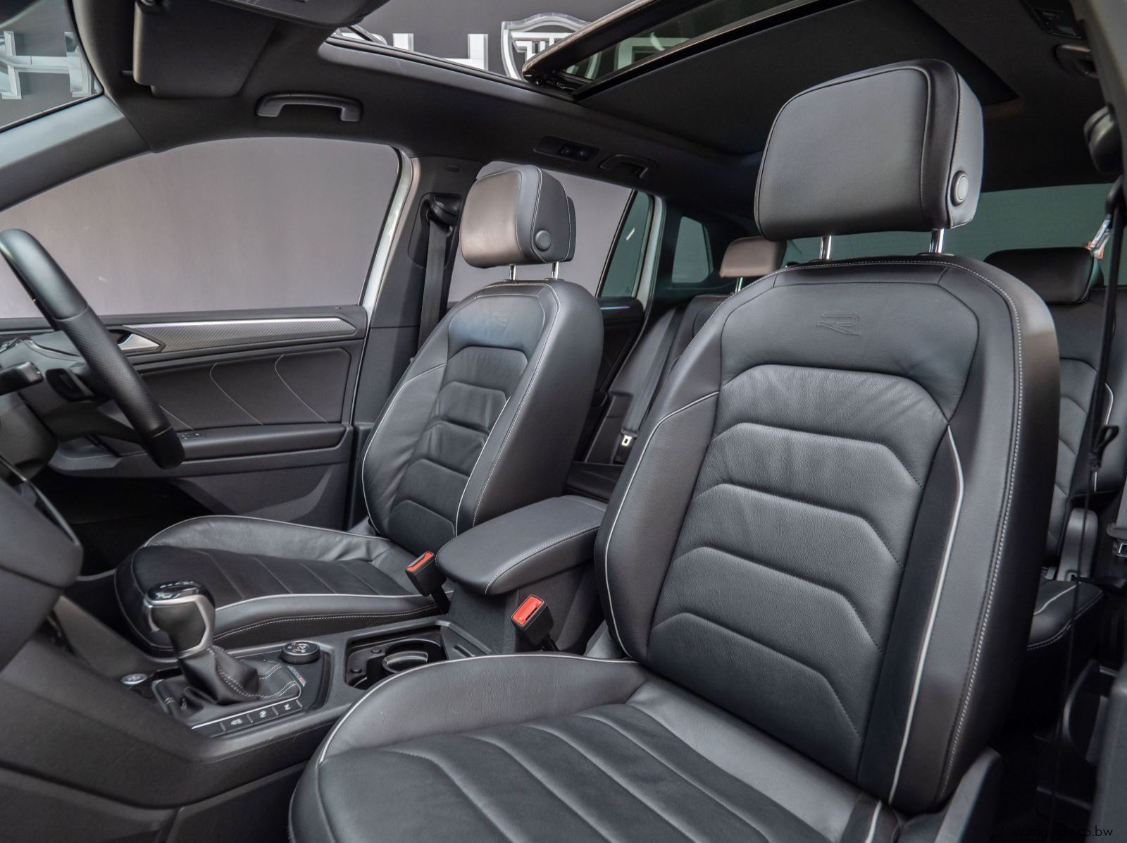 2021 Volkswagen Tiguan R  - 4Motion pictures