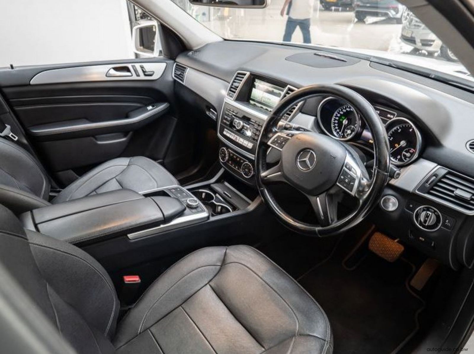 2015 Mercedes-Benz ML350 Bluetec pictures