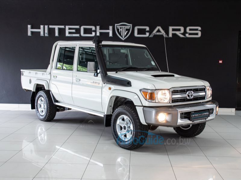 2022 Toyota Land Cruiser LX V8 pictures
