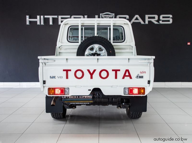 2022 Toyota Land Cruiser LX V8 pictures