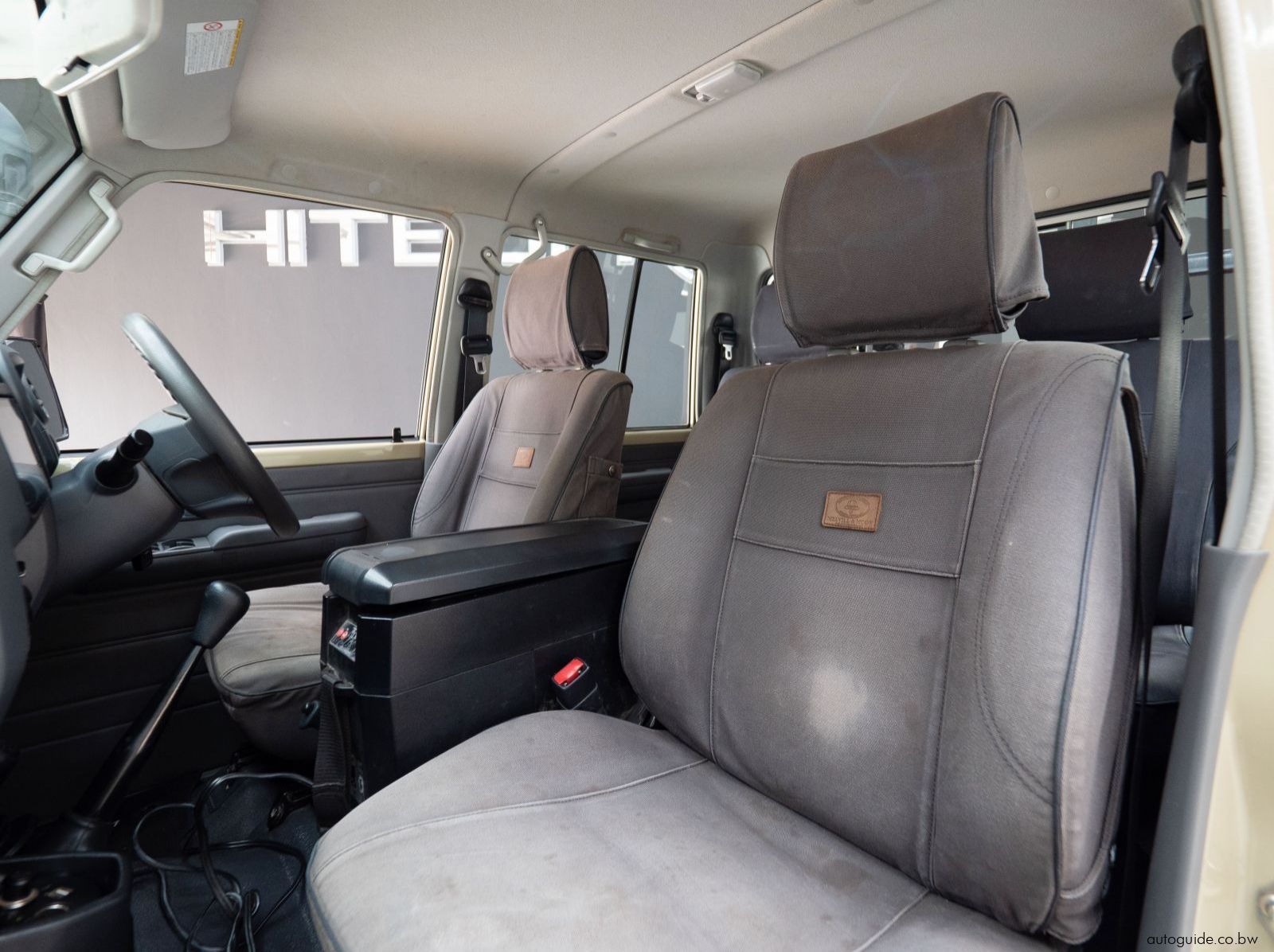 2019 Toyota Land Cruiser V6 pictures