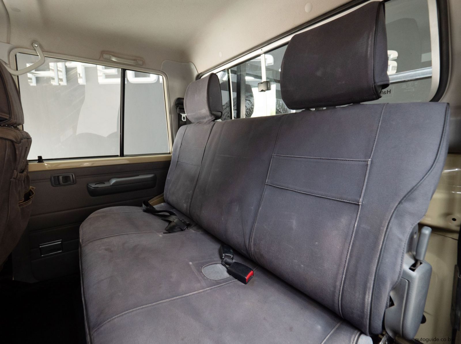 2019 Toyota Land Cruiser V6 pictures