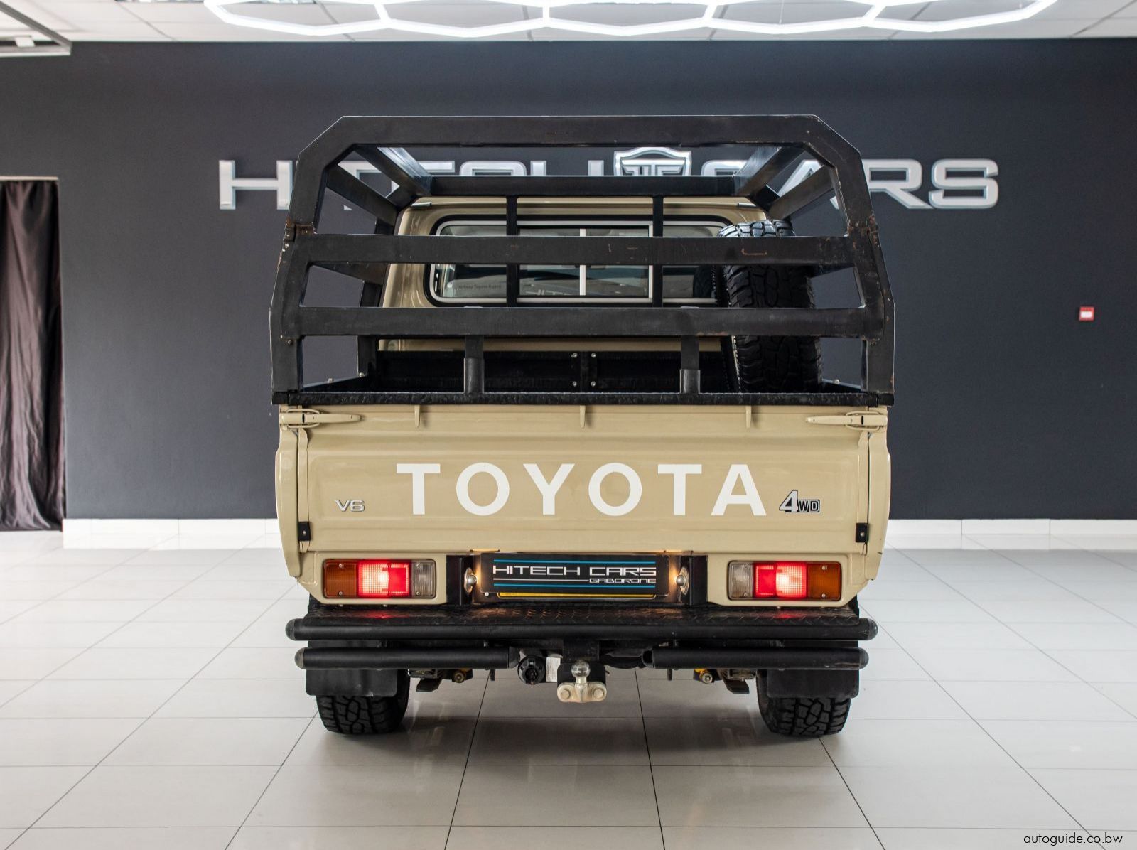 2019 Toyota Land Cruiser V6 pictures