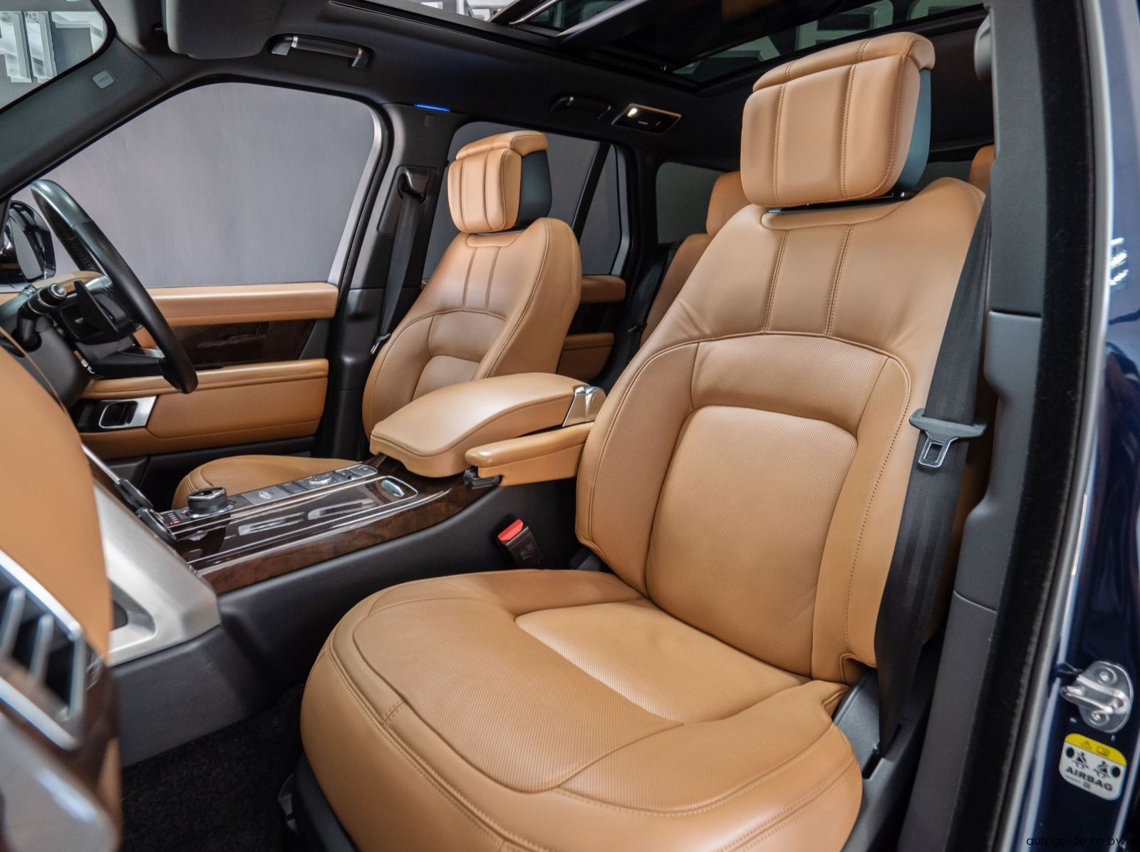 2018 Range Rover Voque SE SD V8 pictures