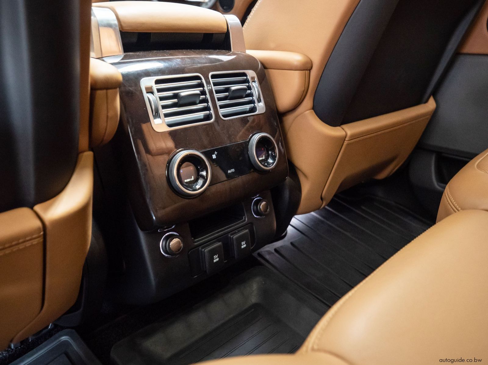 2018 Range Rover Voque SE SD V8 pictures