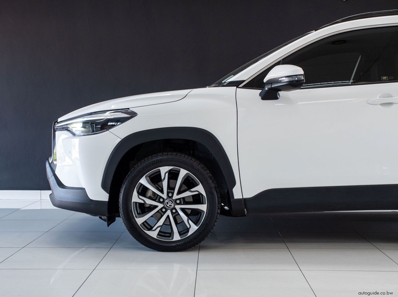 2023 Toyota Corolla Cross XR pictures