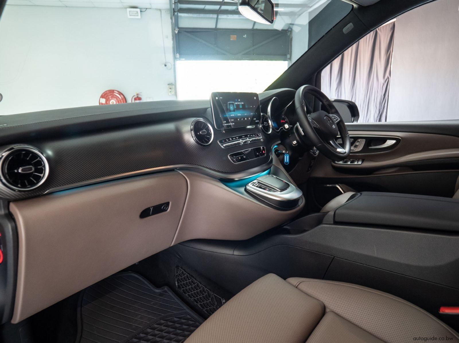 2023 Mercedes-Benz V300 D pictures