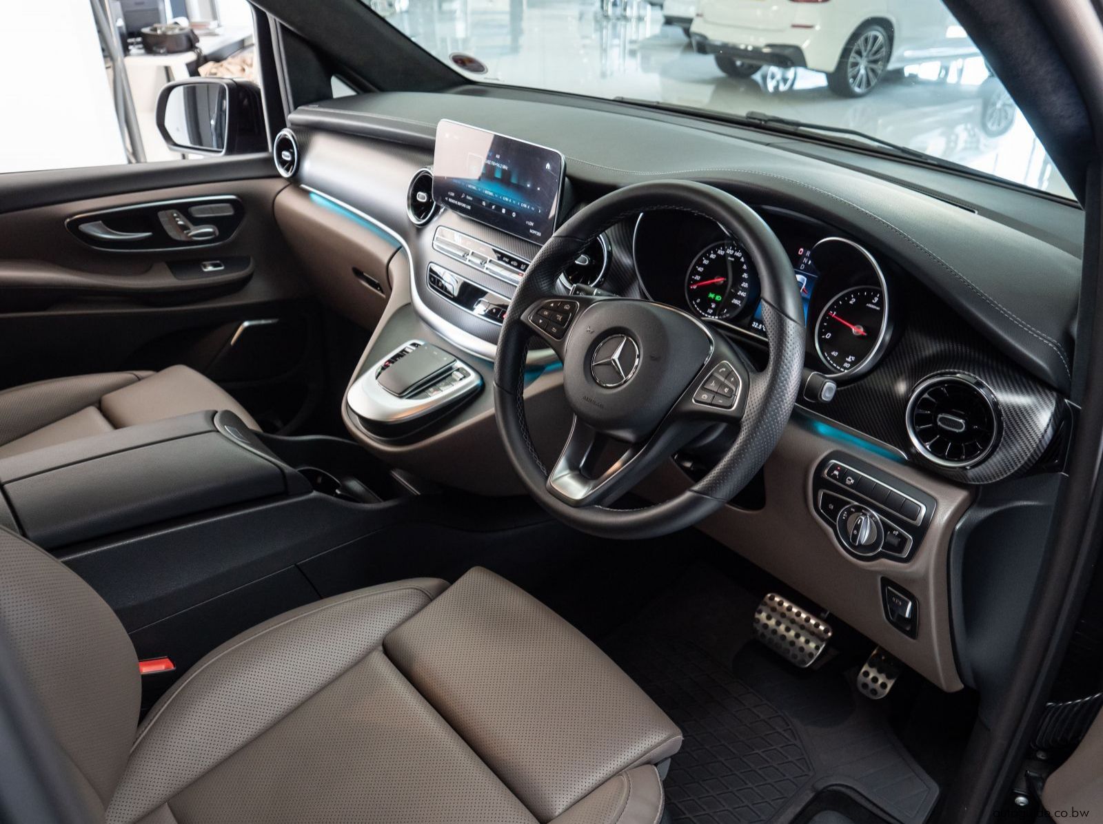 2023 Mercedes-Benz V300 D pictures